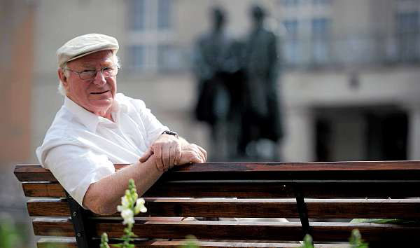 Schaut auf seine Biografie: der Weimarer Schriftsteller Wolfgang Held. Foto: Sascha Fromm